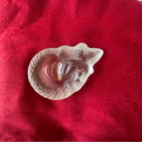 Vintage Frosted Mermaid Art Glass Ashtray/Trinket Dish - Picture 8 of 8